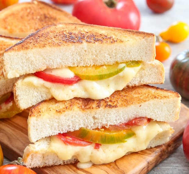 CHEESE  AND  TOMATO  SANDWICH